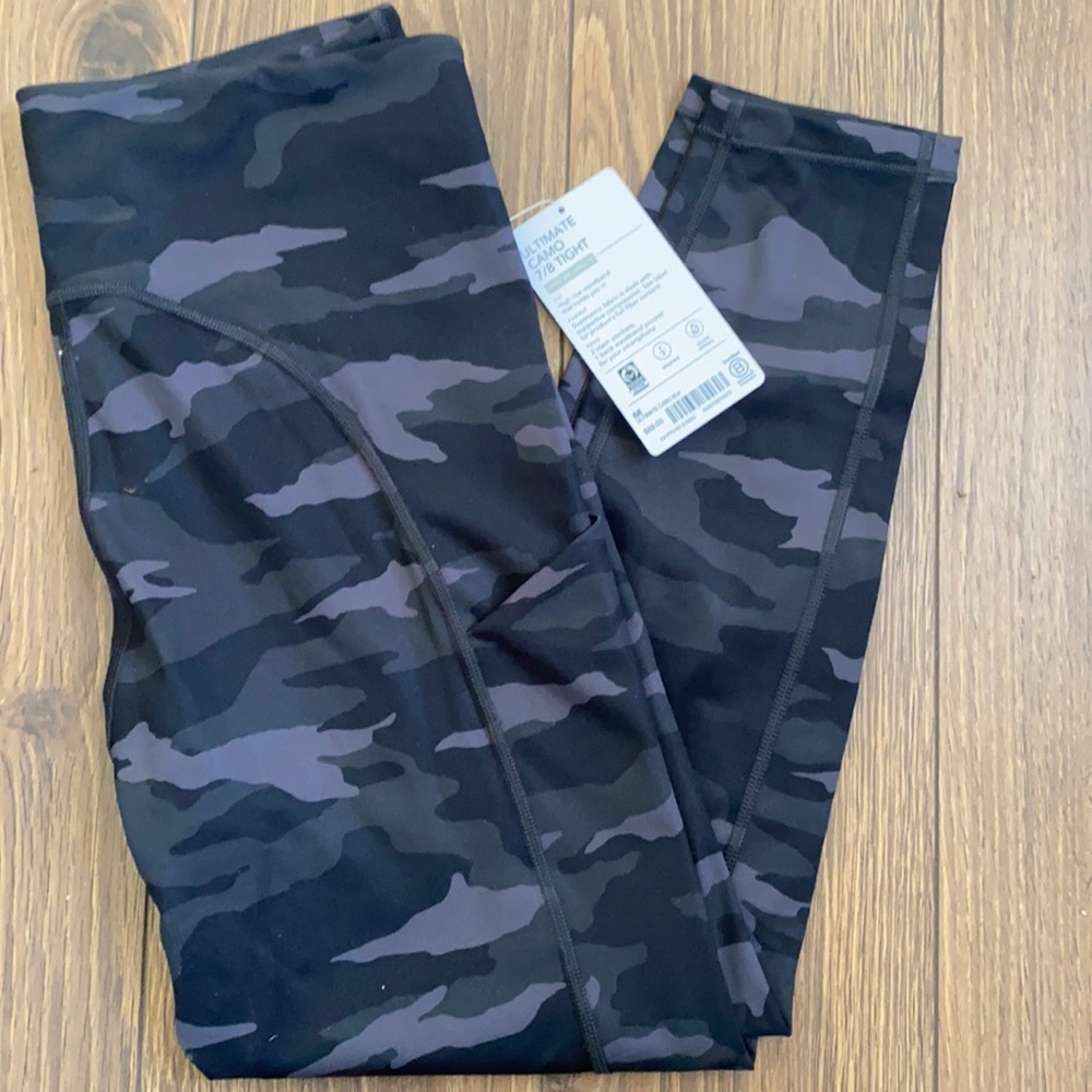 Athleta Ultimate Camo 7/8 Legging NWT. medium